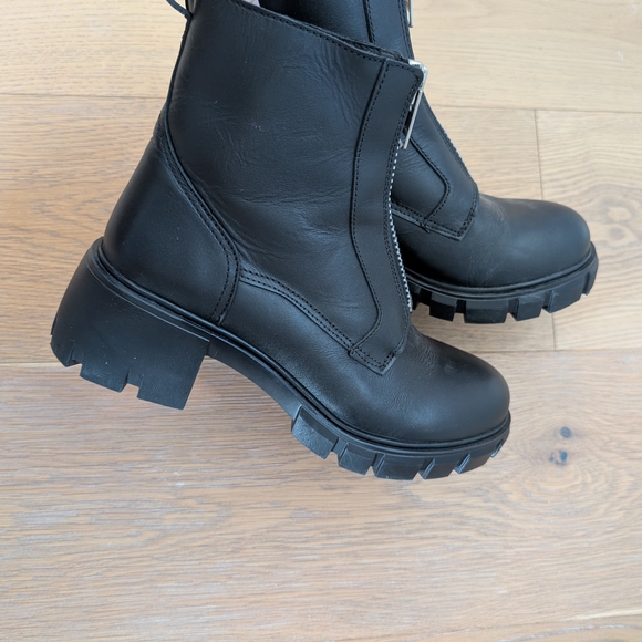 Steve Madden Shoes - Steve Madden Black Combat Boots with Zipper